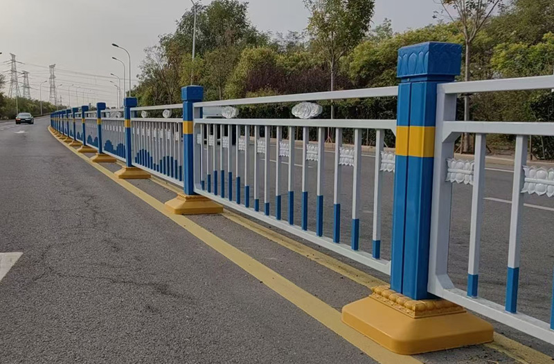 蓮花中央隔離護欄